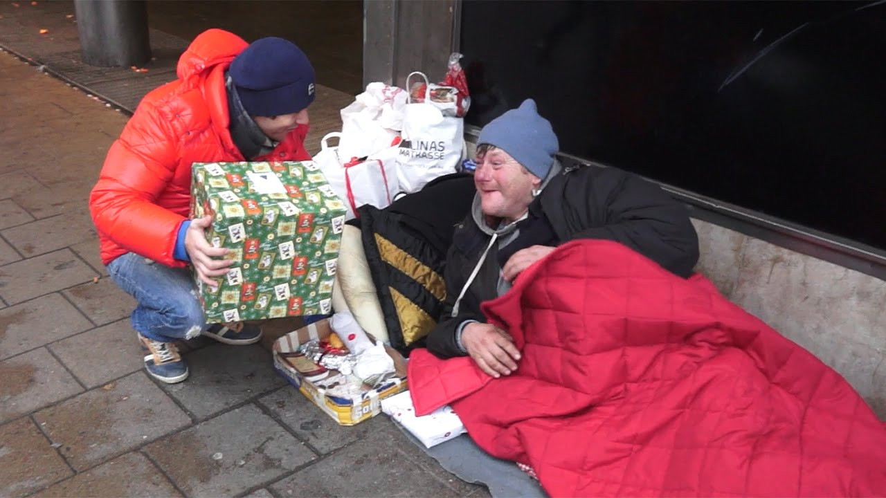 Gifts For Kids To Share
 Sharing Gifts With Homeless Christmas Eve