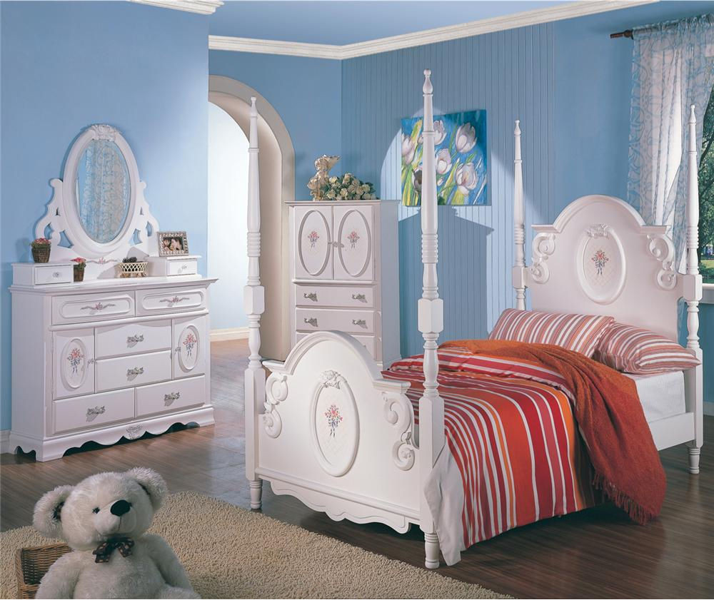 Girls Bedroom Furniture Sets
 Twin White Wooden Poster Bed Girl s Bedroom Furniture 4 pc