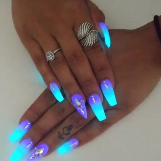 Glow In The Dark Nail Designs
 368 2k Followers 1 323 Following 6 670 Posts See