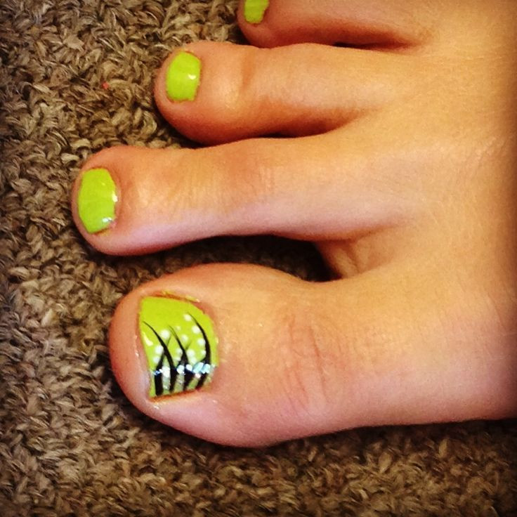 Green Toe Nail Designs
 lime green & design done by me LRS