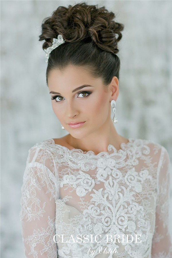 Hairstyles For Weddings Bride
 26 Chic Timeless Wedding Hairstyles from Elstile