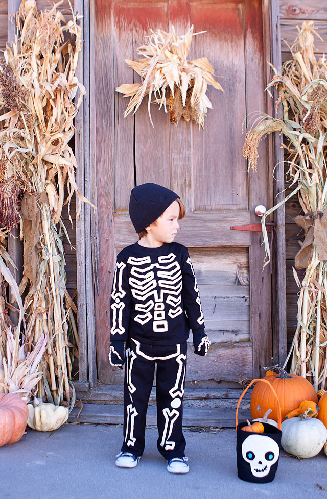 Halloween DIY Costumes
 DIY Glow in the Dark Skeleton Costume Tutorial