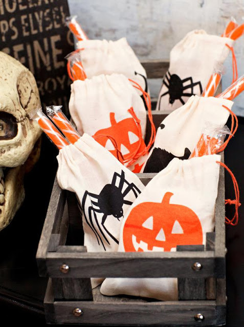 Halloween Party Bags Ideas
 Modern Furniture Halloween Party Favor and Treat Bag 2012