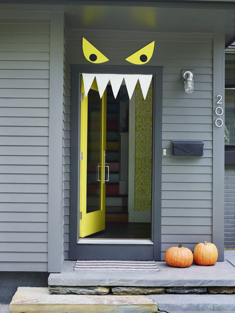 Halloween Table Ware
 Wel e Halloween with DIY front door decorations