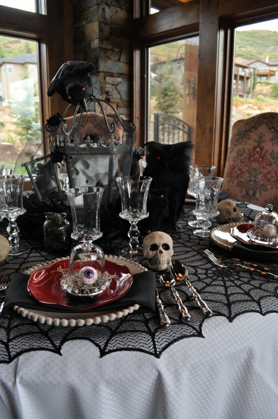 Halloween Table Ware
 31 Ideas For Stylish Black & White Halloween Decorations