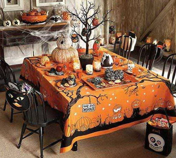 Halloween Table Ware
 Wooden cabin decoration ideas for Halloween