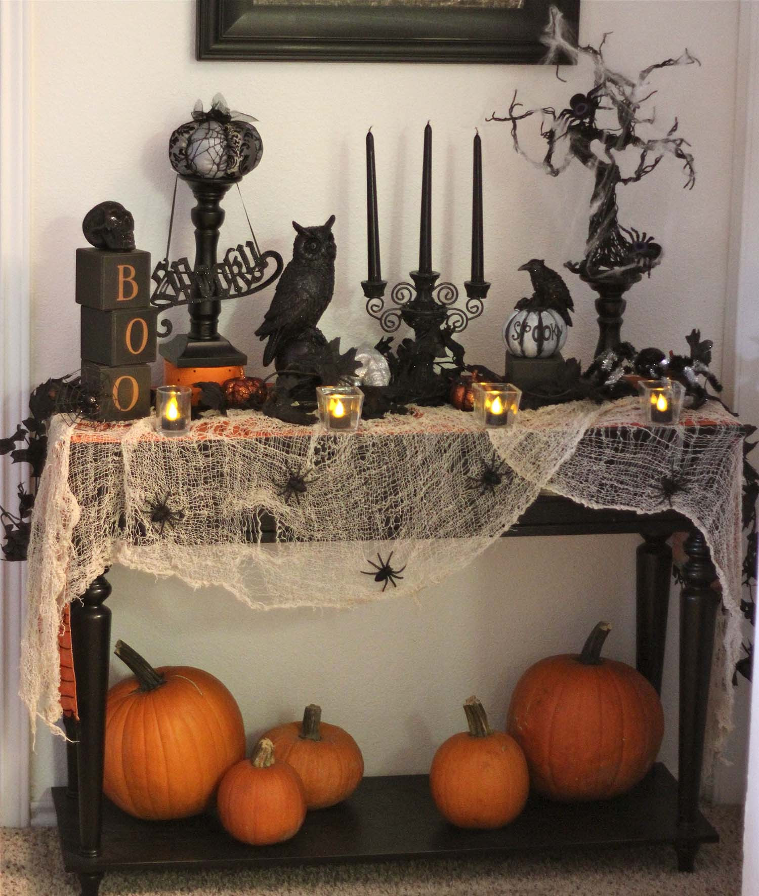 Halloween Table Ware
 20 Spooky Halloween Table Decoration Ideas for Your Home