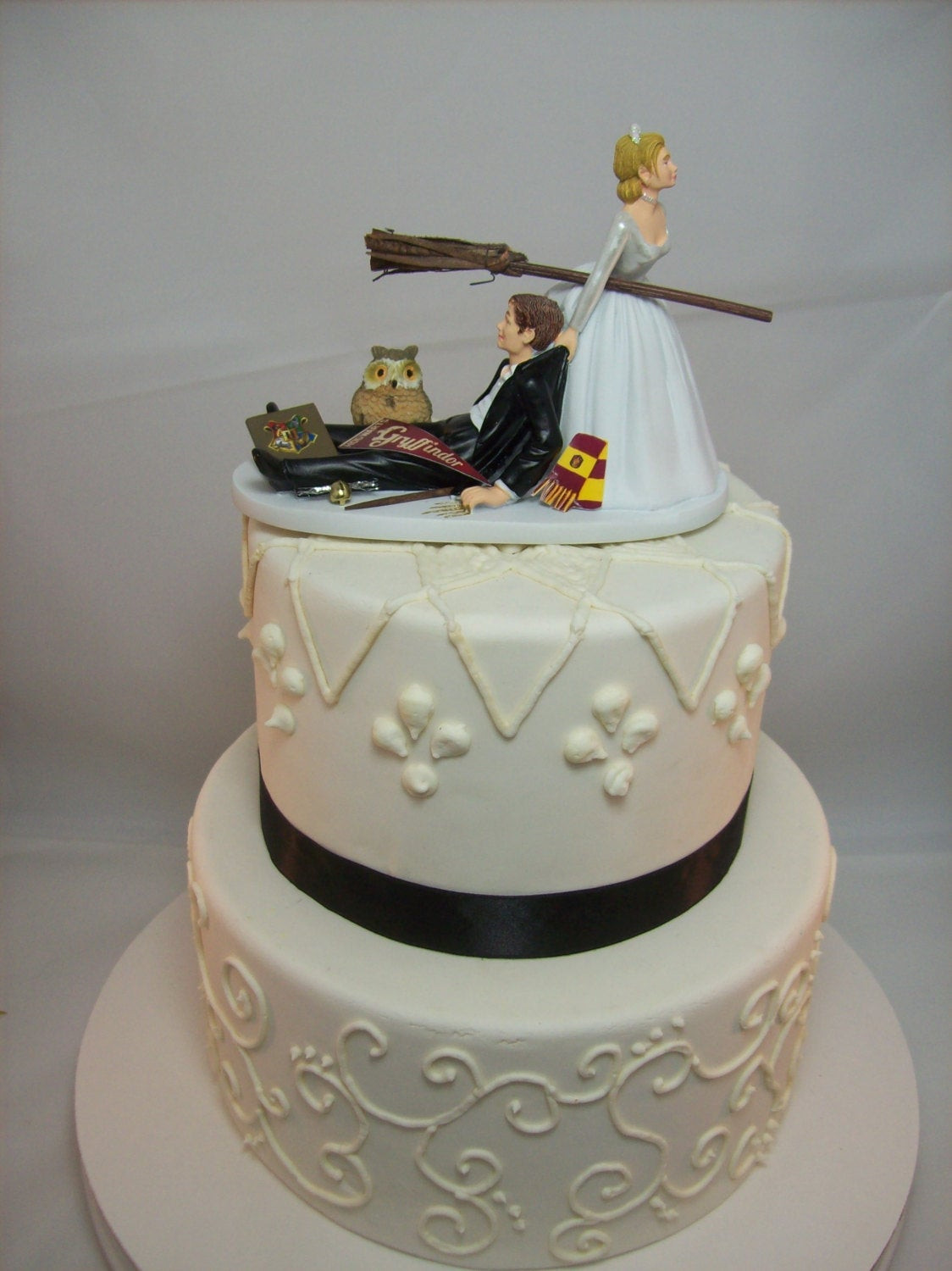Harry Potter Wedding Cake
 HARRY POTTER Funny Wedding Cake Topper GRYFFINDOR House