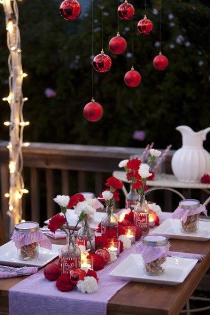 Holiday Party Centerpiece Ideas
 18 Beautiful Outdoor Christmas Table Settings DigsDigs