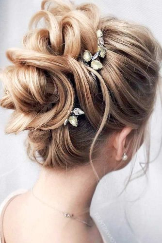 Homecoming Updo Hairstyles
 40 Dreamy Home ing Hairstyles Fit For A Queen