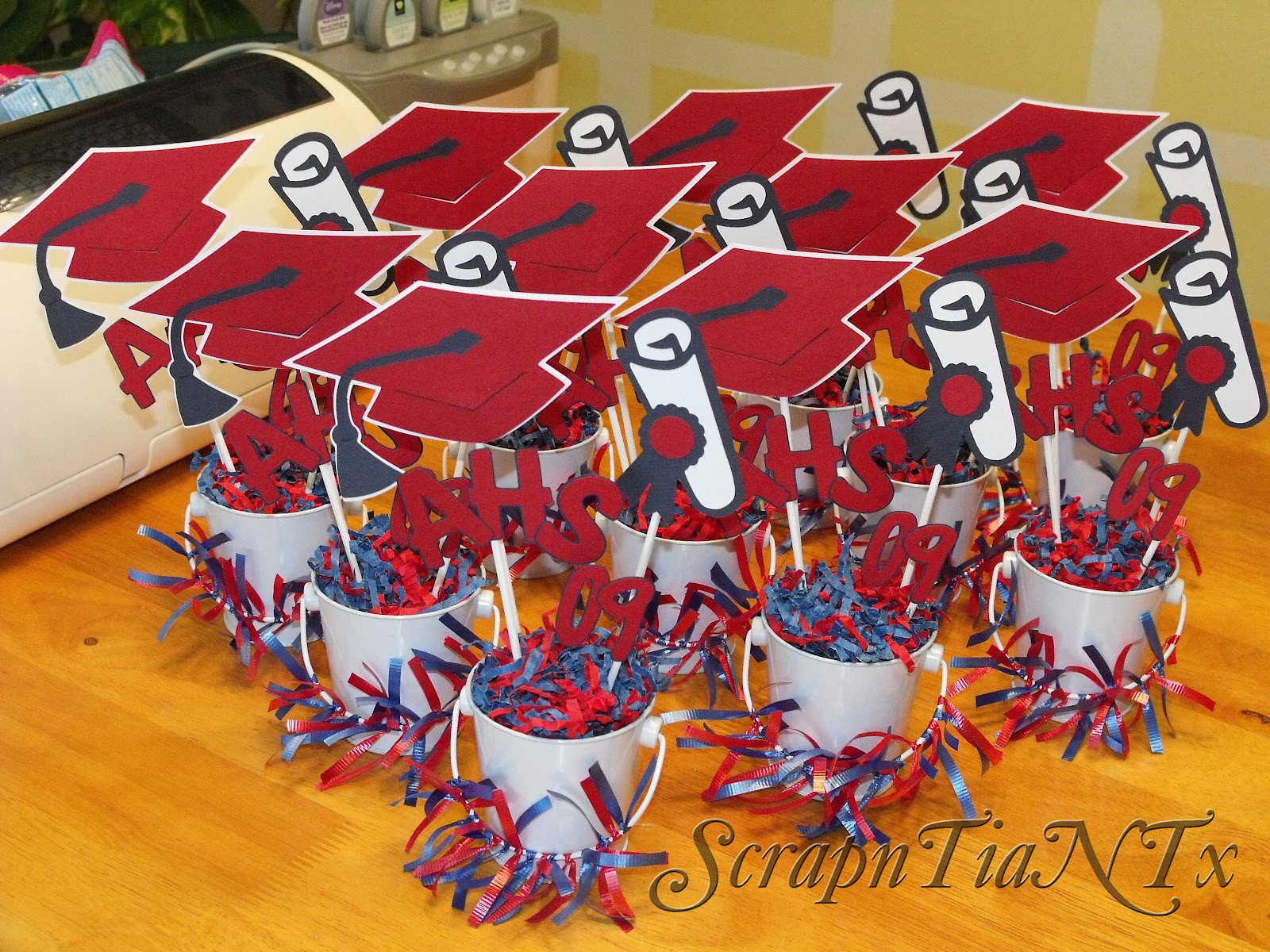 Ideas For Table Centerpieces For Graduation Party
 A ScrapN Tia N Tx Graduation Centerpieces