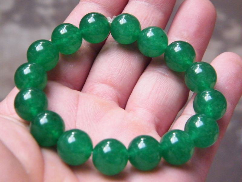 Jade Bead Bracelet
 Natural green jade bead bracelet with 12 mm emerald