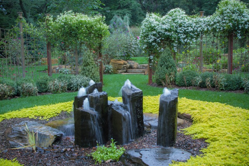Landscape Fountain Ideas
 Beautiful Home Gardens with Fountains to be Inspired By