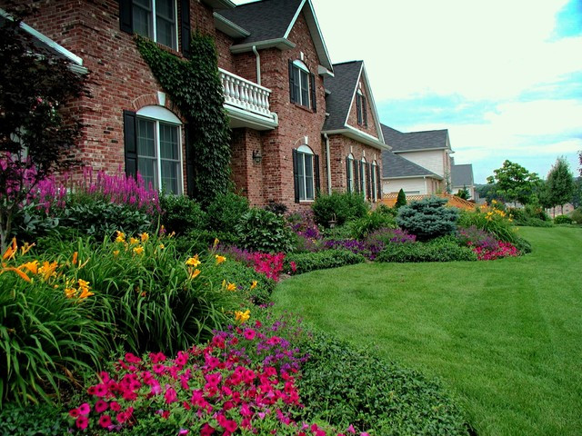 Landscape Ideas For Front Yard
 Front Yard Planting Ideas Traditional Landscape New