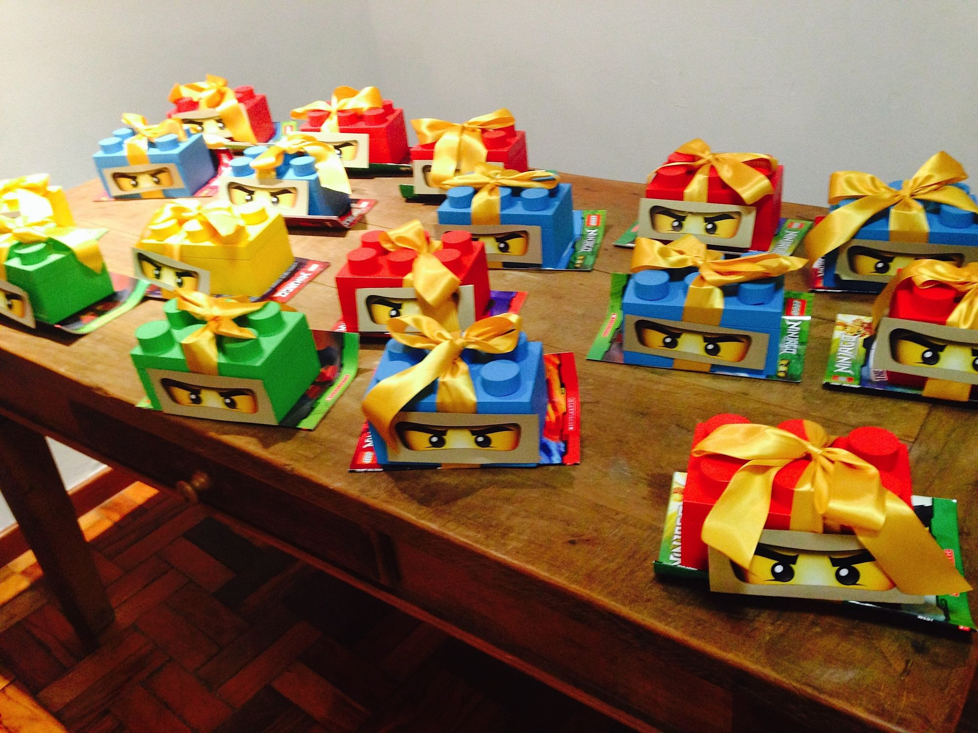 Lego Ninjago Birthday Party Supplies
 Resultado de imagen para lego party ideas favors