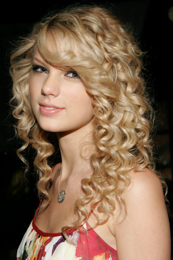 Long Curls Hairstyles
 Awesome Long Curly Hairstyles for Women