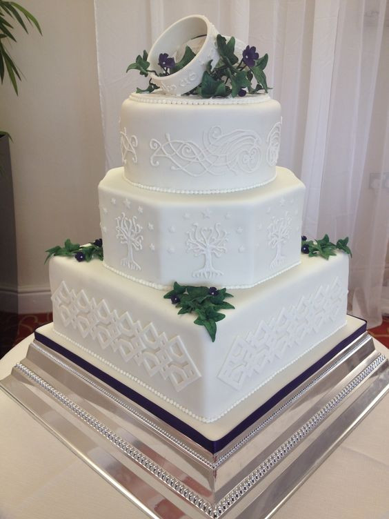 Lord Of The Rings Wedding Cake
 27 Lord The Rings Inspired Wedding Ideas Weddingomania
