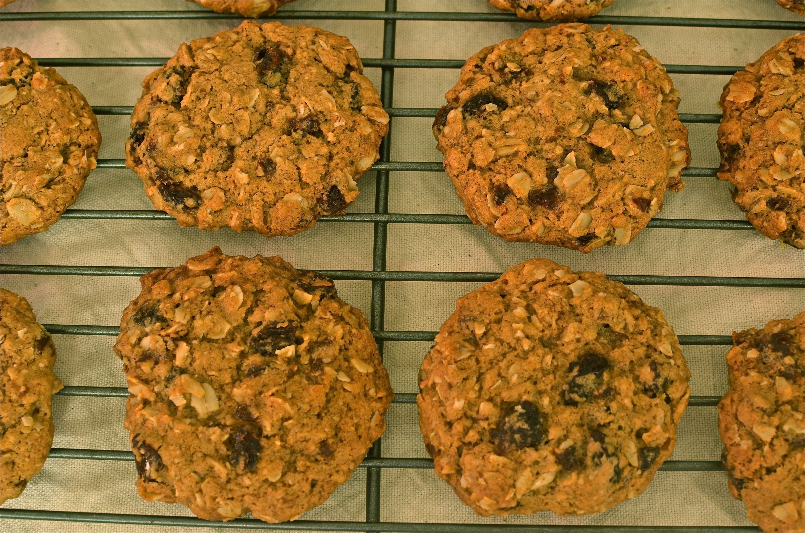 Low Fat Oatmeal Raisin Cookies
 Low fat oatmeal raisin cookies