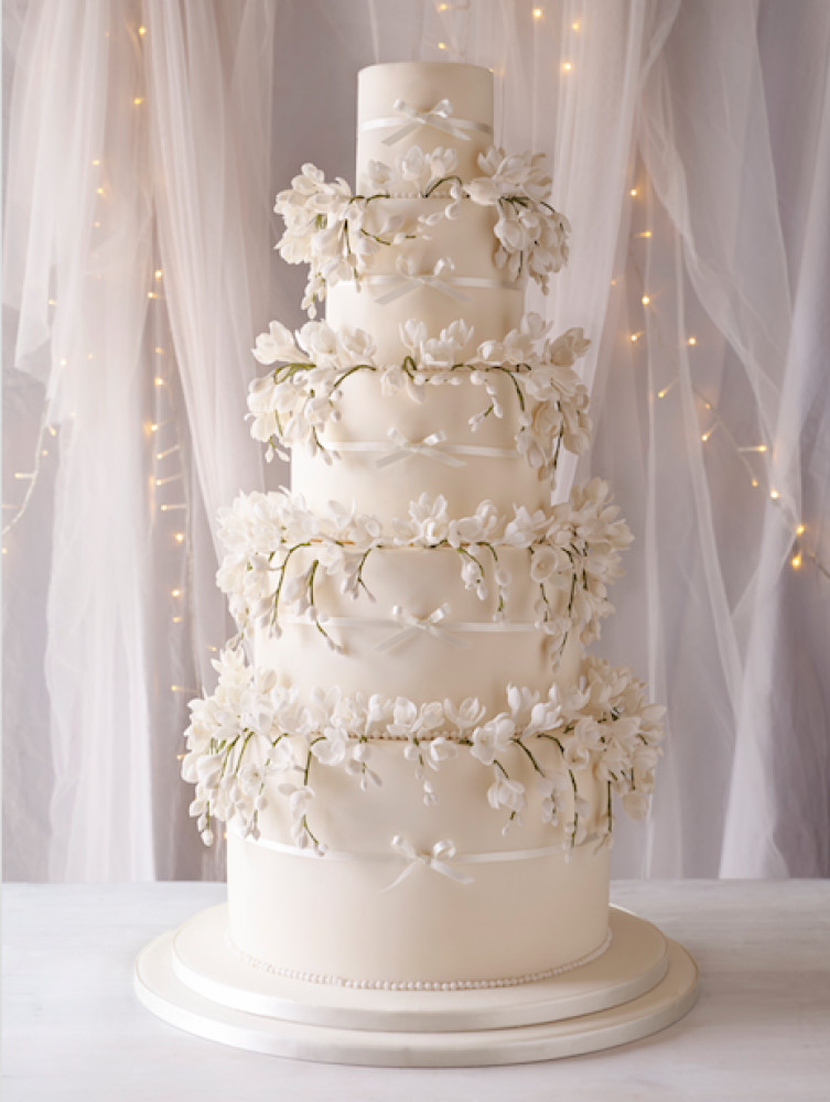 Luxury Wedding Cakes
 Interview with Domino Purchas our luxury cake designer