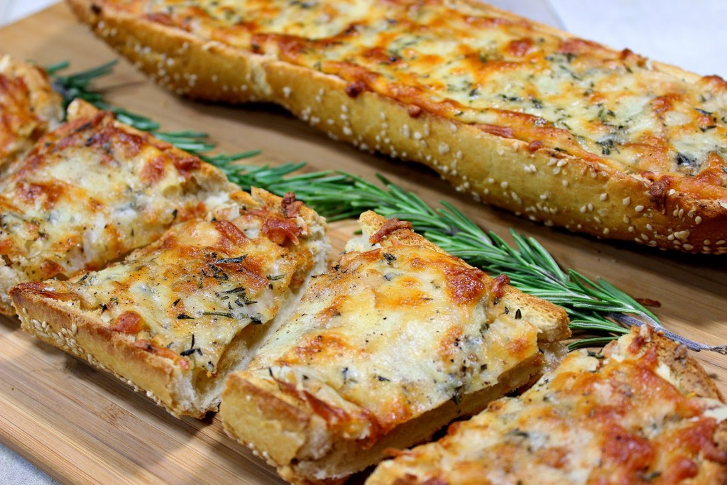 Main Dish With Garlic Bread
 Roasted Garlic Cheese Bread with Rosemary ⋆ Kudos Kitchen