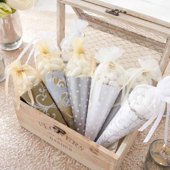 Make Your Own Wedding Favors
 Make your own wedding favors with these cute and classy