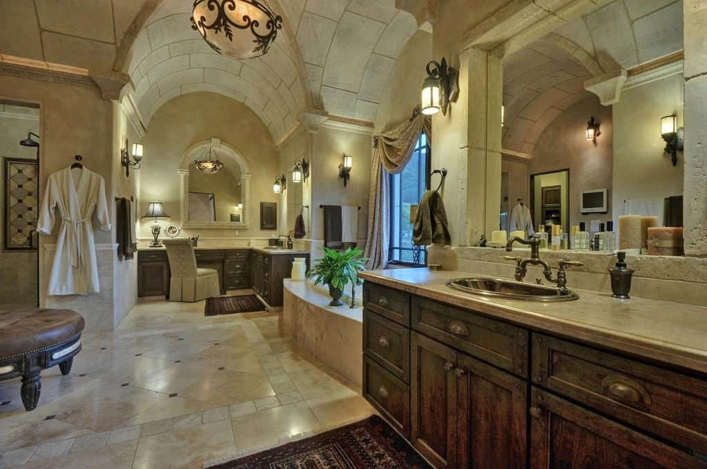 Mansion Master Bathroom
 34 Luxury Master Bathrooms that Cost a Fortune in 2020