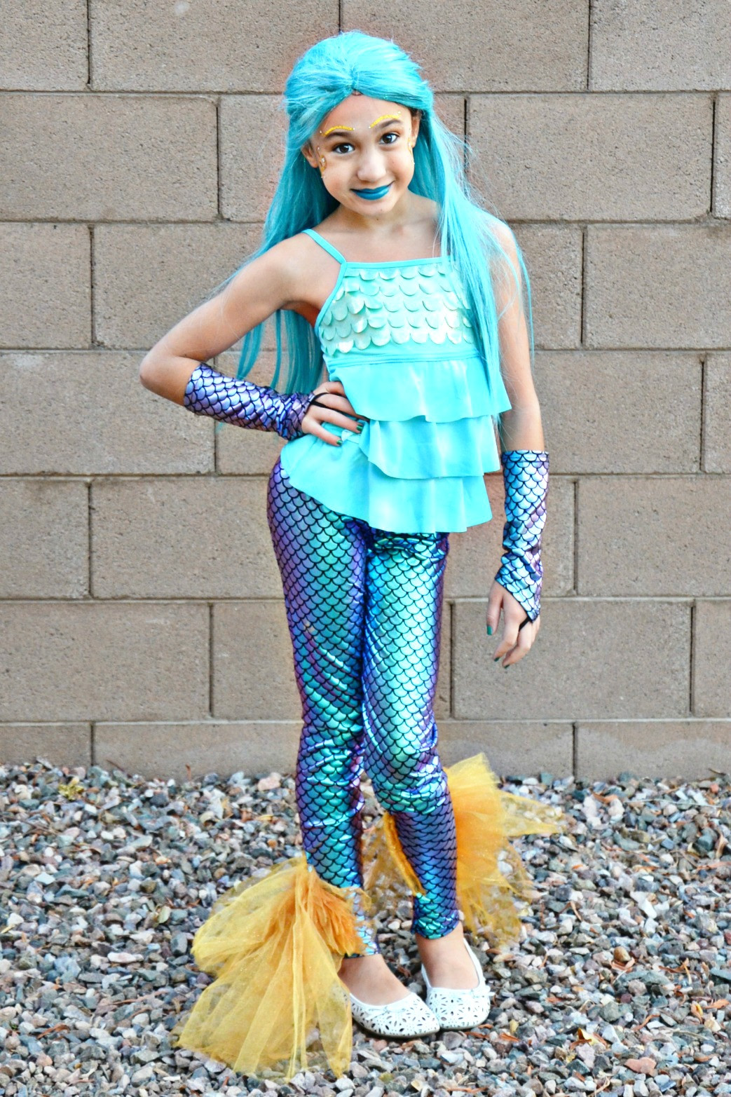 Mermaid Costume DIY
 DIY Mermaid Costume learn how to add a mermaid fin tail
