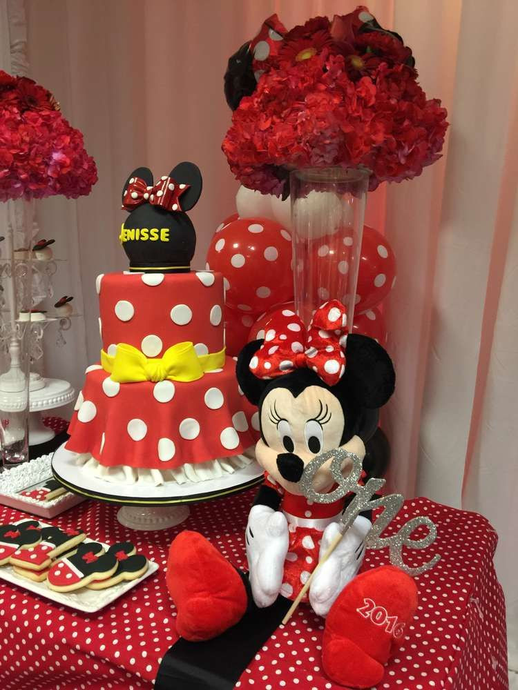 Mickey Mouse Ideas For A Birthday Party
 Loving the birthday cake at this Mickey Mouse Minnie