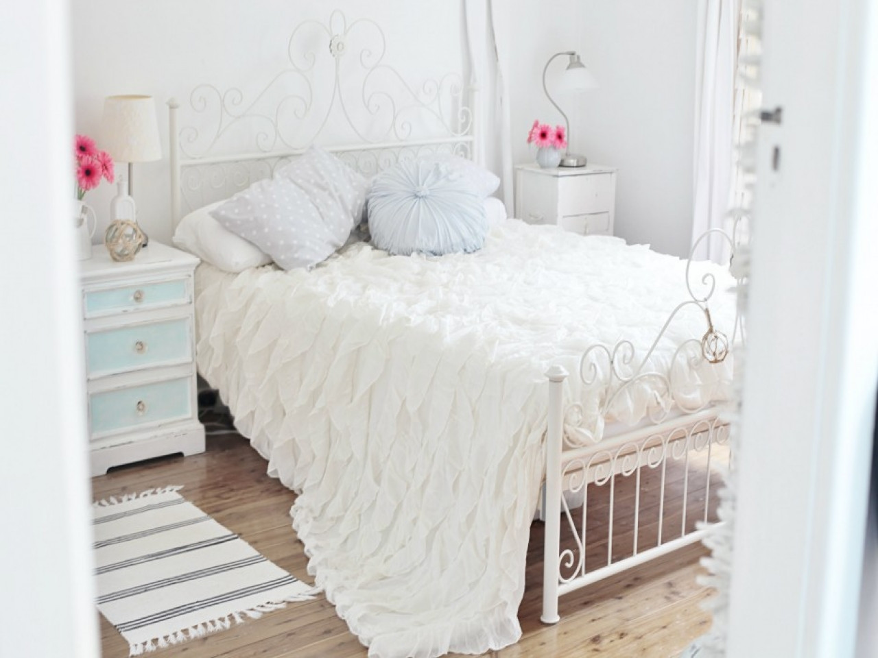 Modern Shabby Chic Bedrooms
 Inspirational room ideas shabby chic bedrooms adults