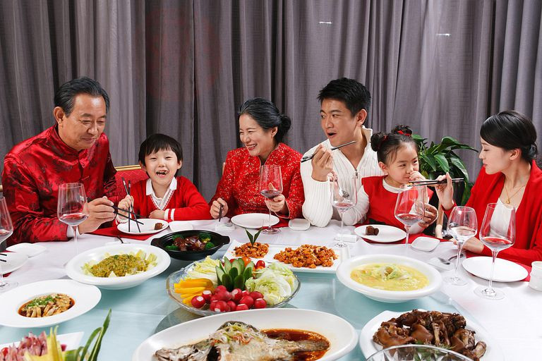 New Year Dinner Traditions
 Chinese New Year s Eve Festivals and Celebrations