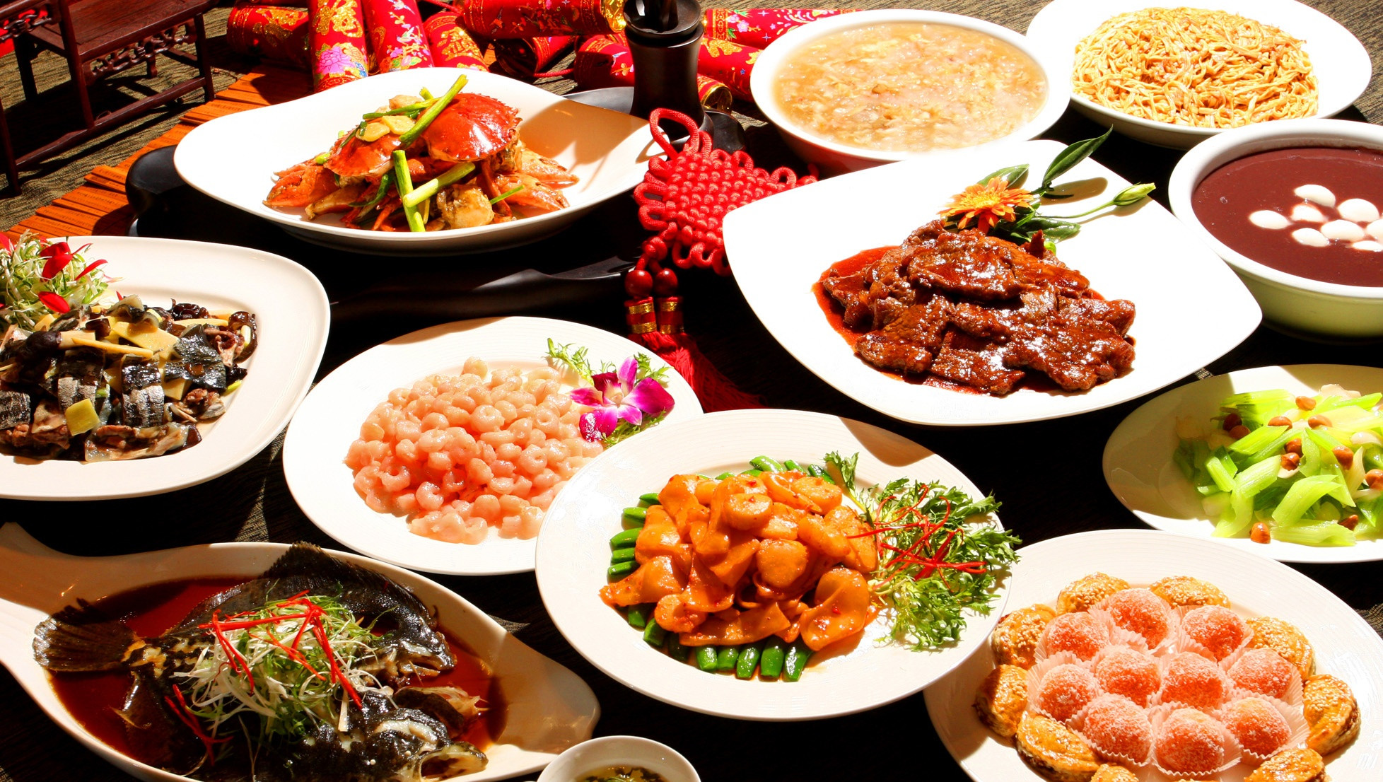 New Year Dinner Traditions
 How much do Chinese People love their food