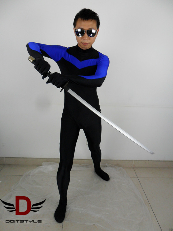 Nightwing Costume DIY
 Nightwing costume