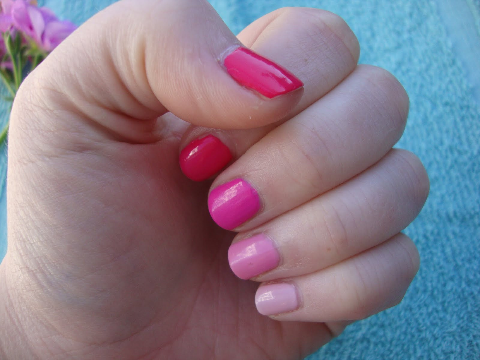 Ombre Nails With Glitter
 Pink Glitter Ombre Nails