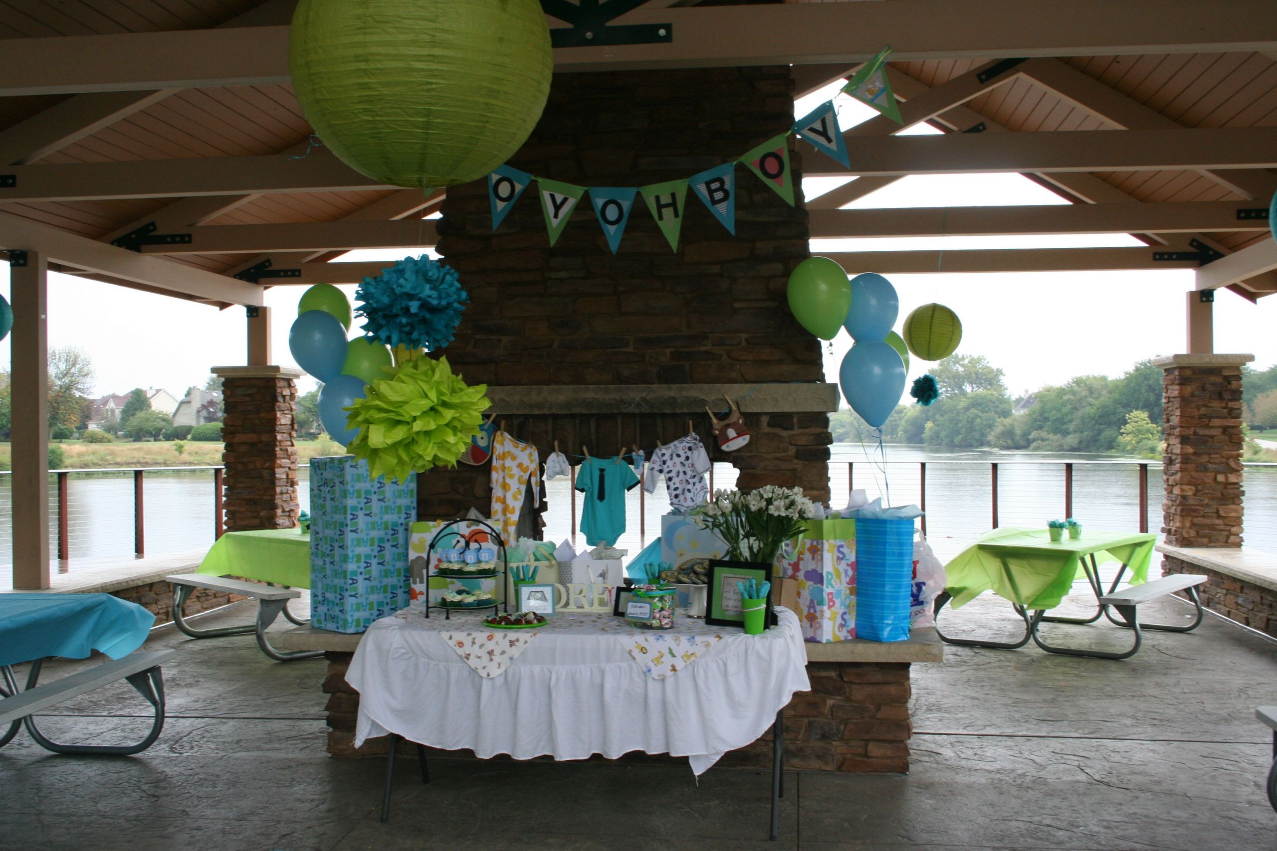 Outdoor Baby Shower Decorating Ideas
 I like the cute decorations and the splash of a few diff