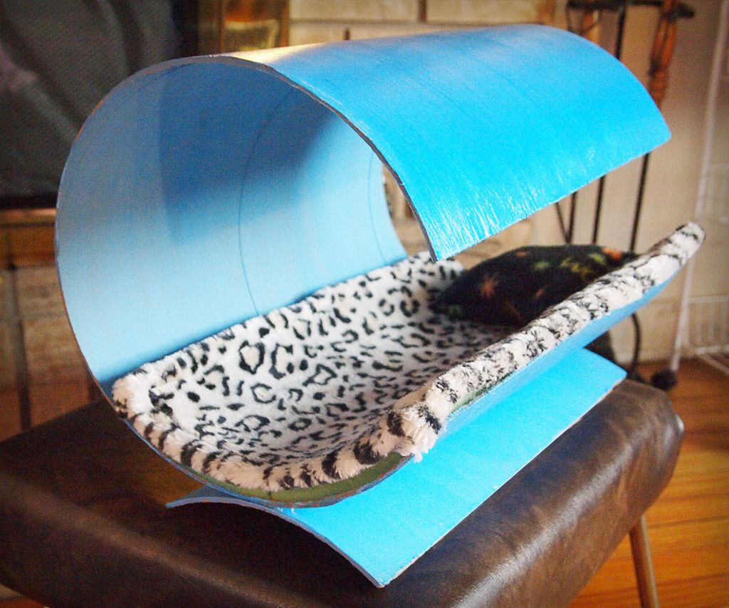 Outdoor Cat Bed DIY
 DIY Quick & Easy Modern Cat House