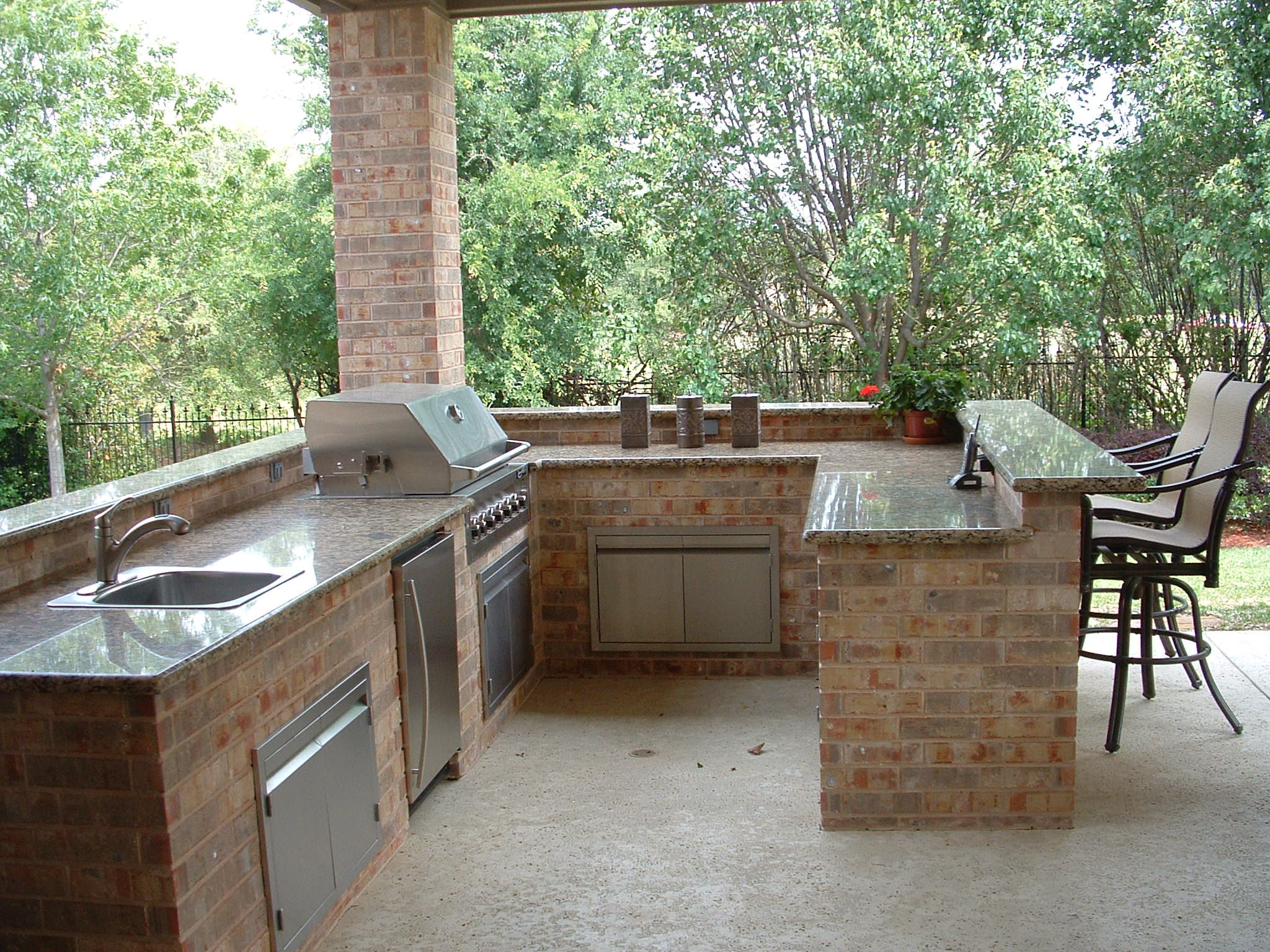 Outdoor Kitchen And Bars
 Planning and Installing an Outdoor Kitchen