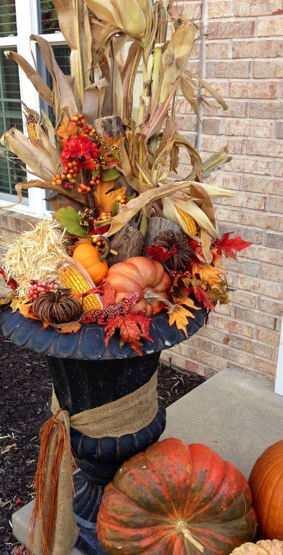 Outdoor Thanksgiving Decorations
 25 Simple Outdoor Thanksgiving Decorations Shelterness