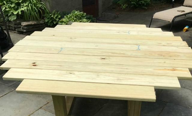 Outdoor Wood Table DIY
 DIY Round Outdoor Dining Table with Outdoor Accents