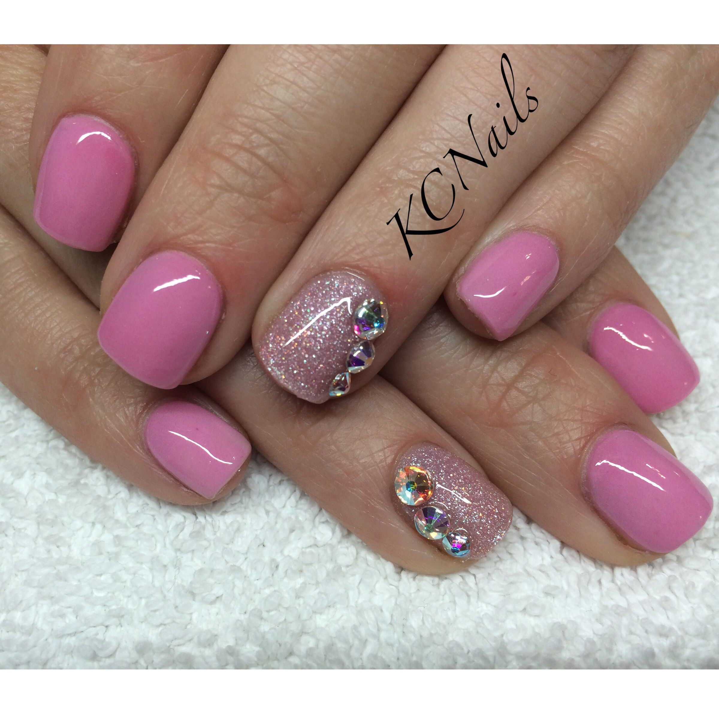 Overlay Nail Designs
 Pale pink acrylic overlay glitter accent nail with