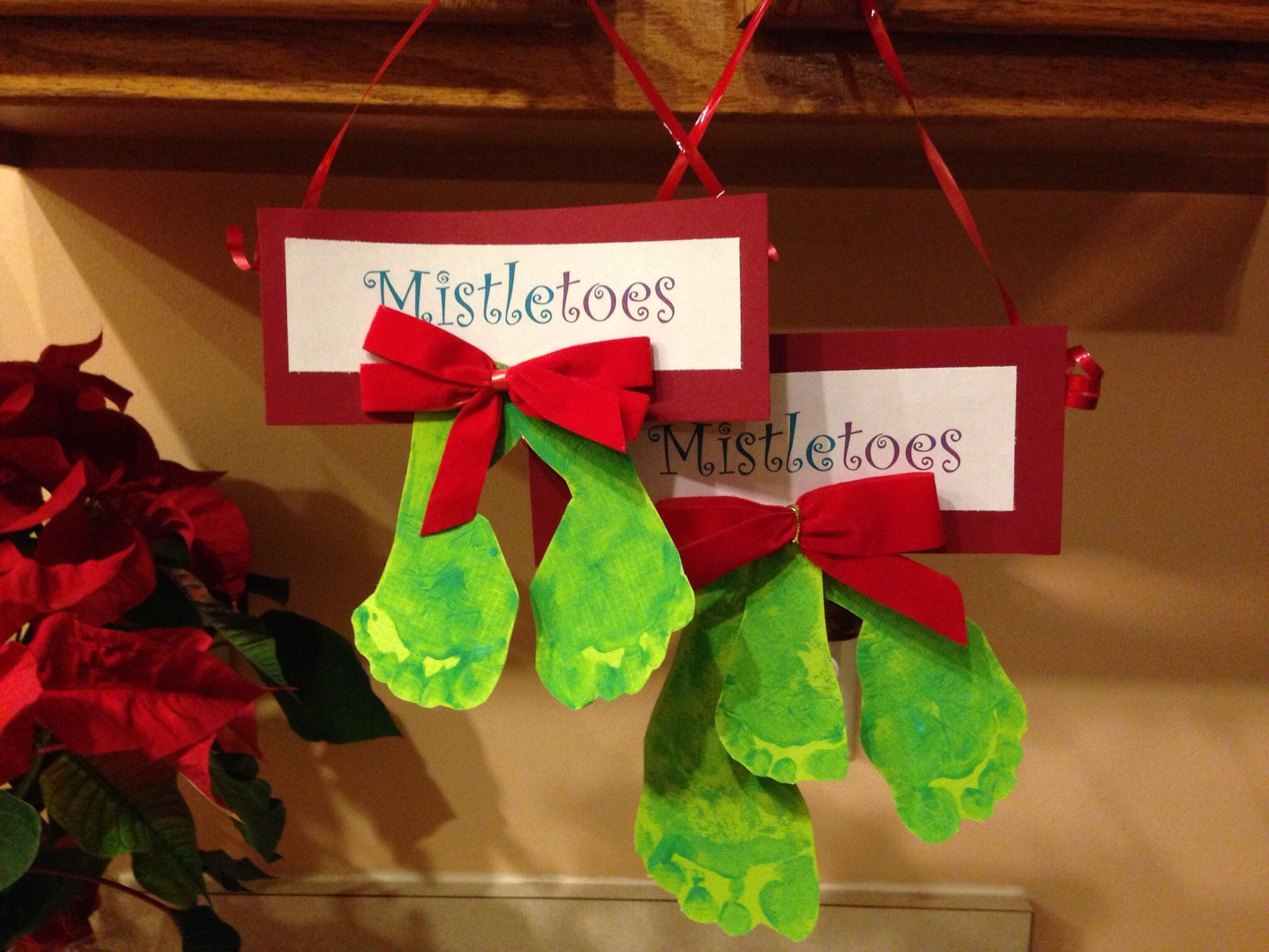 Parent Christmas Gift Ideas
 Footprint Mistletoes a fun Christmas Kids Craft