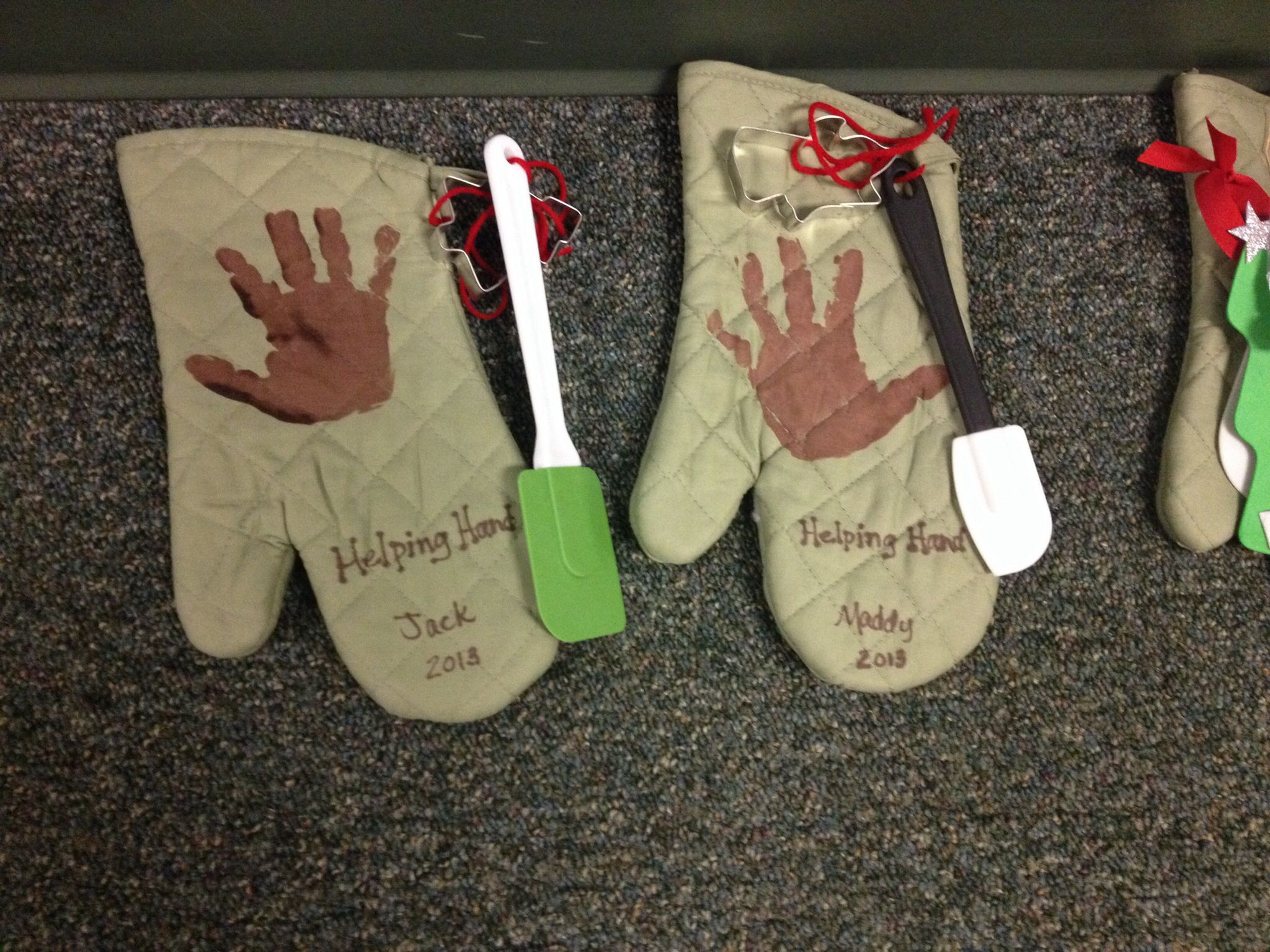 Parent Christmas Gift Ideas
 Helping Hand oven mitts as Christmas ts for parents