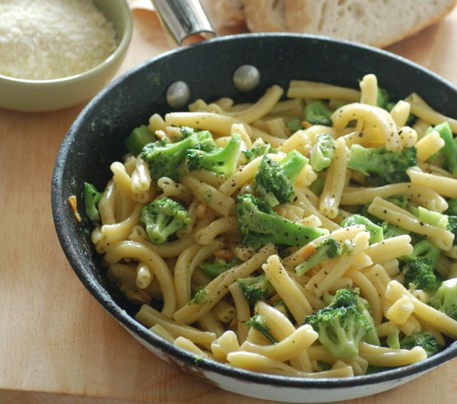 Pasta Con Broccoli
 Pasta con broccoli e gorgonzola Primi piatti