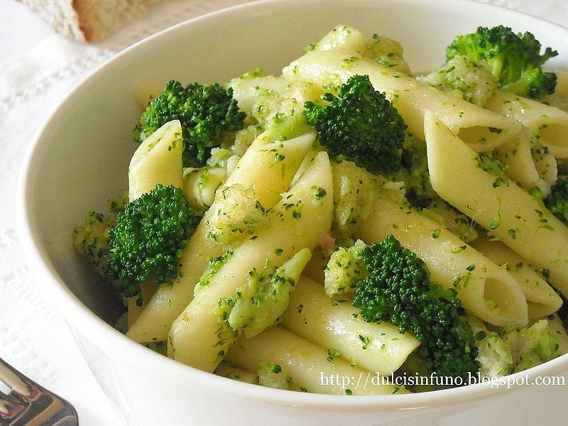 Pasta Con Broccoli
 Pasta scurta cu brocoli conopida – Pasta con broccoli