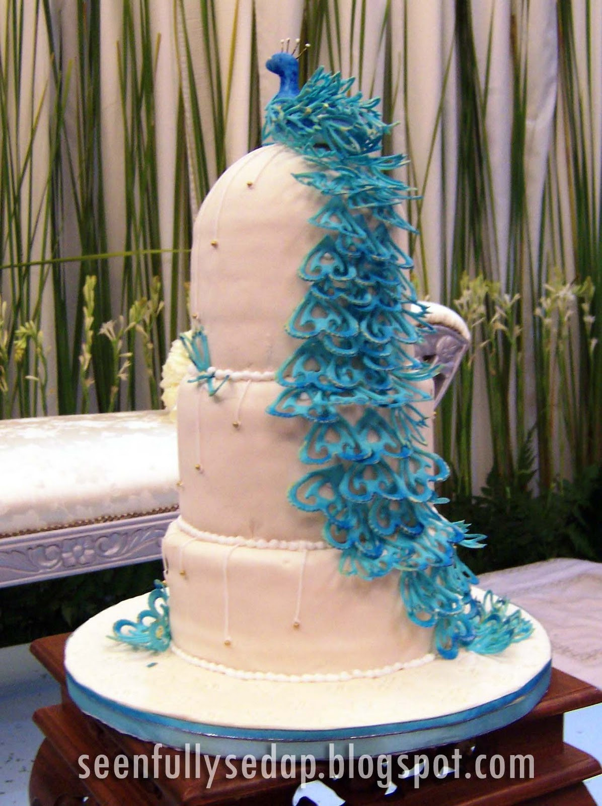 Peacock Wedding Cake
 Seenfully Sedap Wedding Cake The Peacock Ezani s Wedding