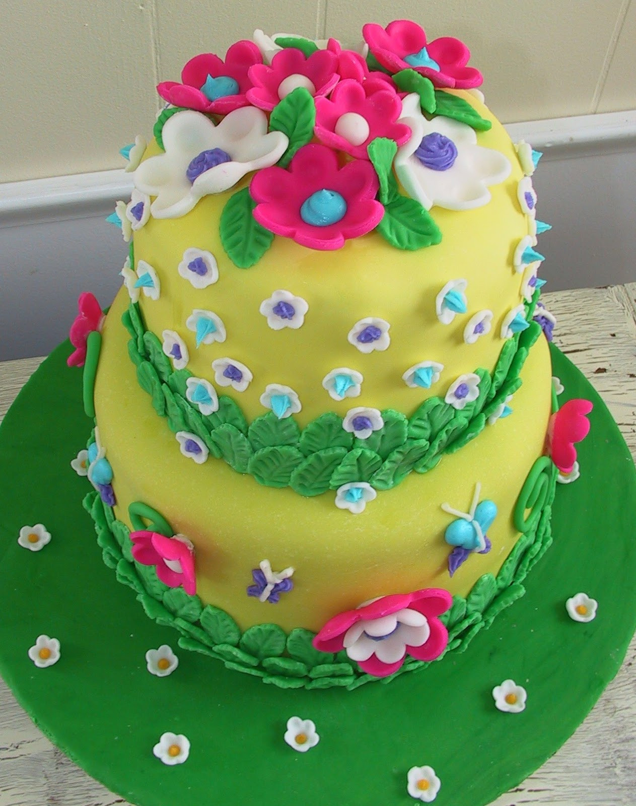 Picture Of Birthday Cakes
 Delicious Cake Blogger Flower Birthday Cake Ideas