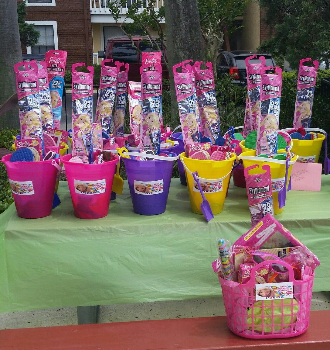 Pool Party Craft Ideas
 Barbie Pool Party Favors Idea