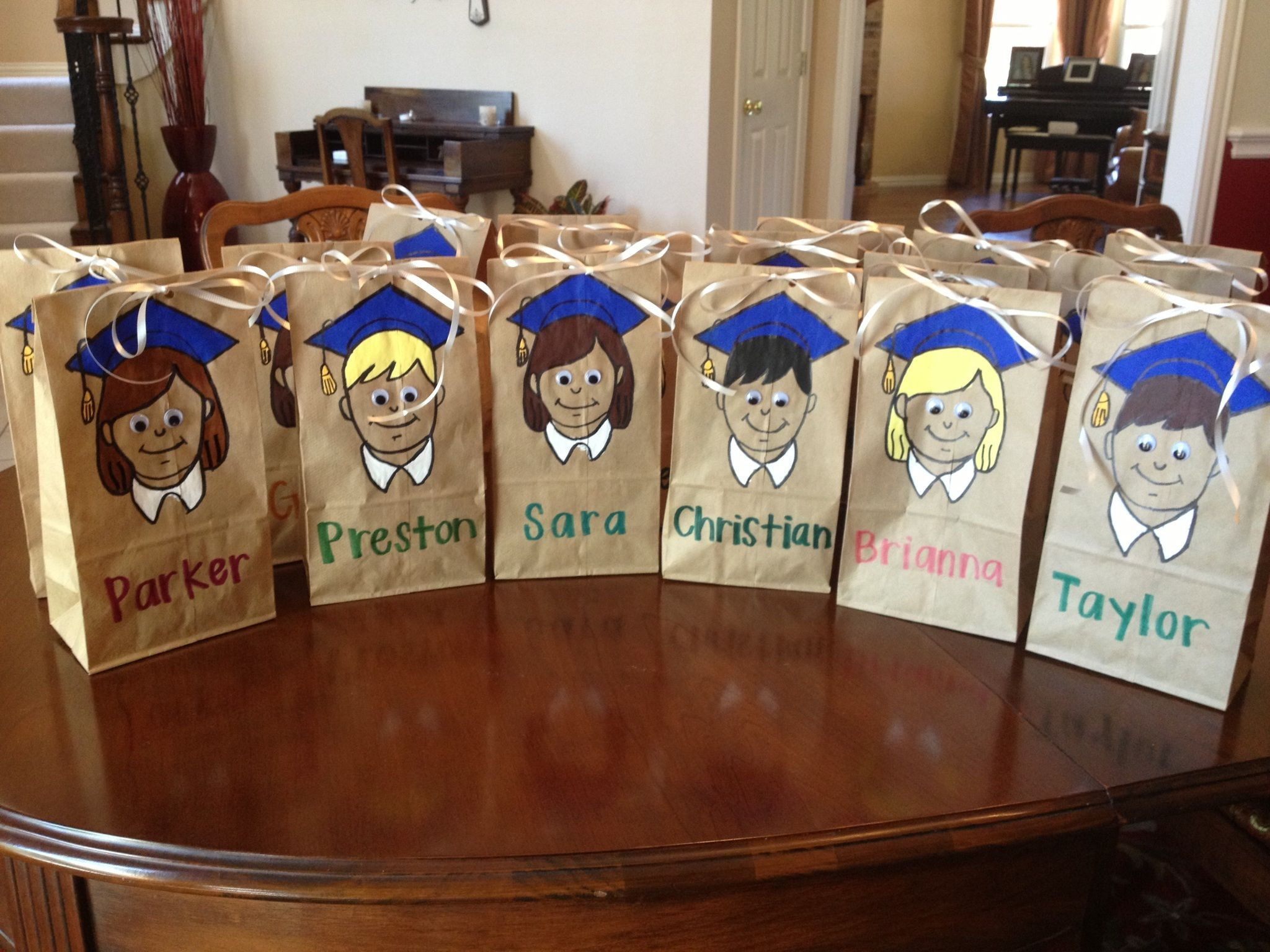 Preschool Graduation Gift Bag Ideas
 Easy Elementary School Graduation Goo Bags Cut out