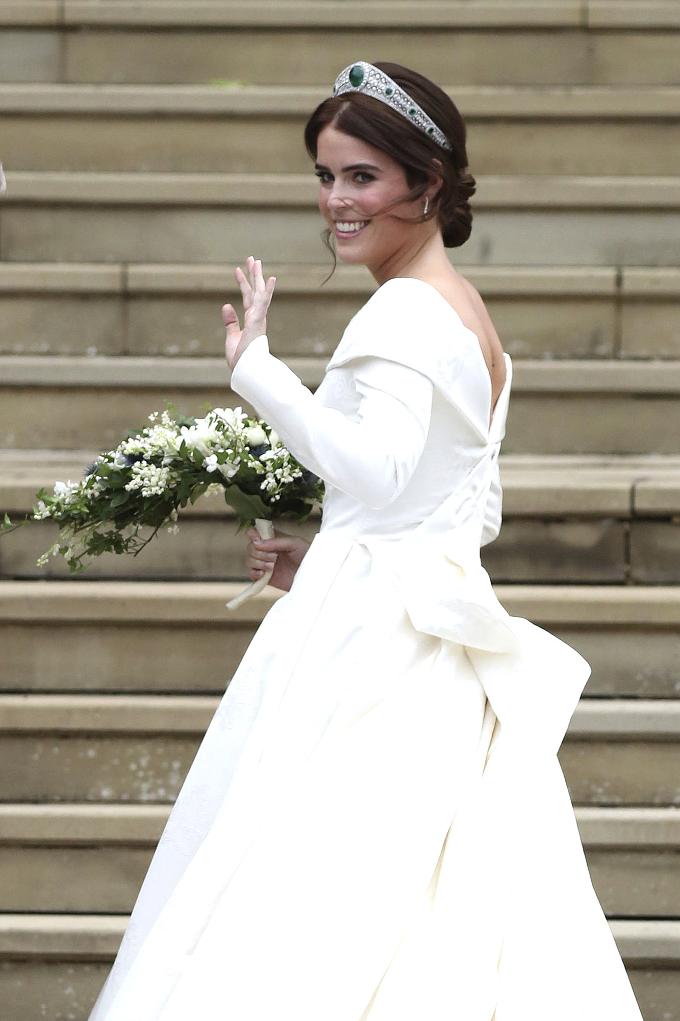 Princess Kate Wedding Gown
 Princess Eugenie s Wedding Dress pared to Kate and