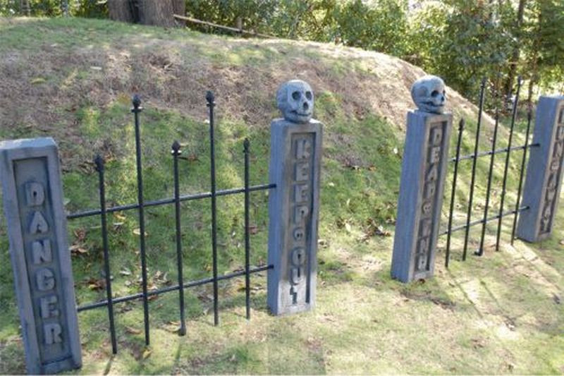 Pvc Halloween Fence
 25 DIY Outdoor Halloween Decorations You can Make at Home