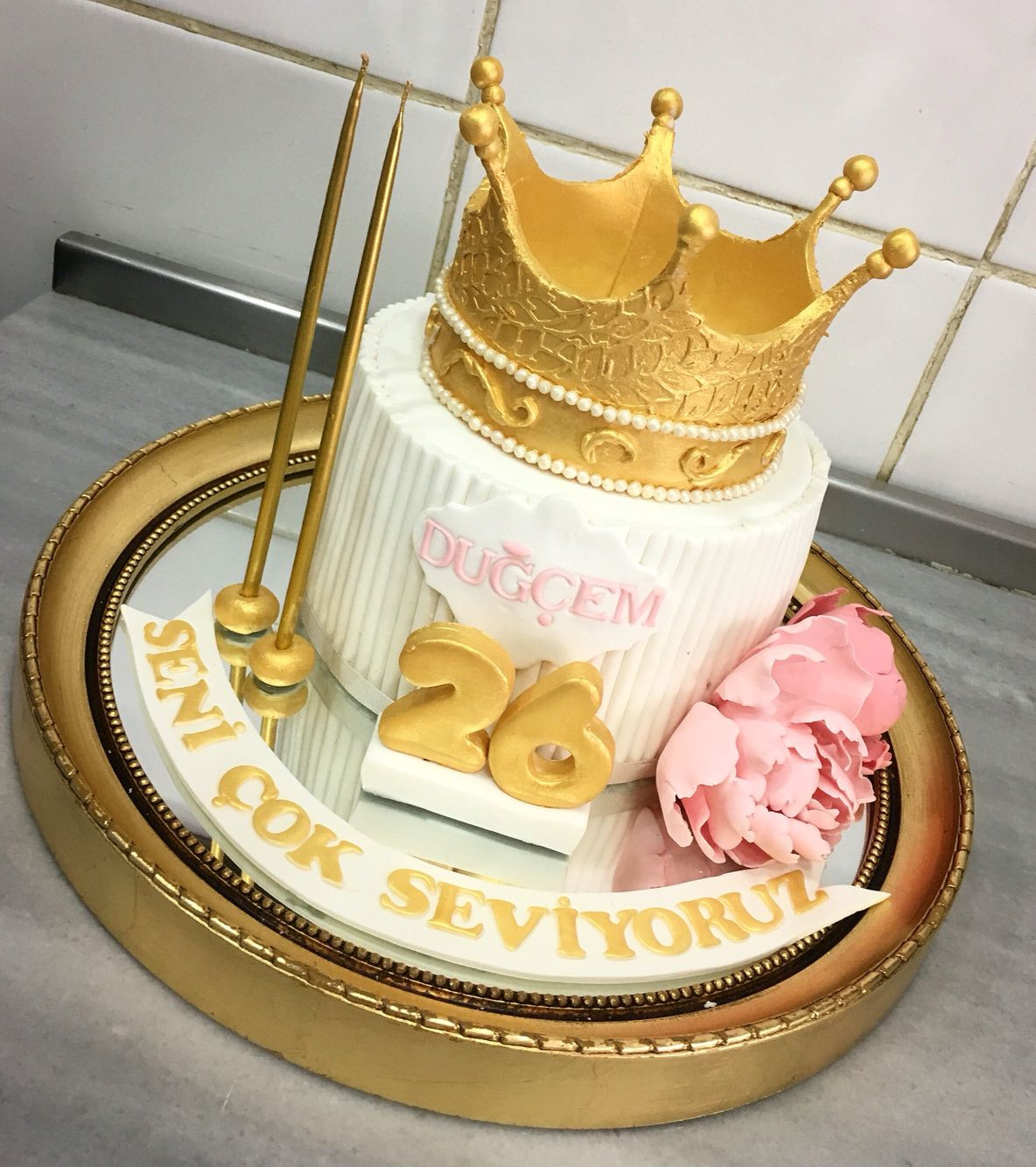 Queen Birthday Cakes
 queen crown birthday cake in 2019